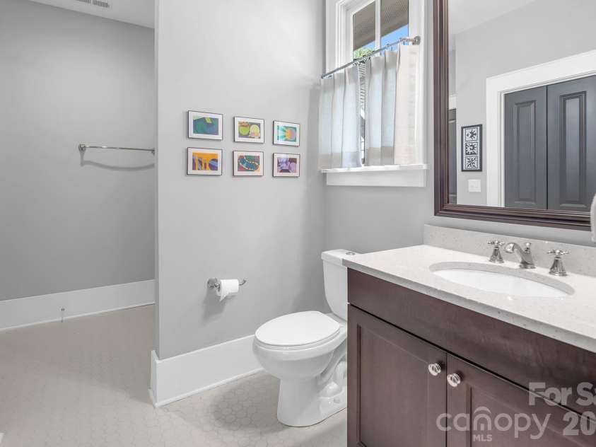 520 Hillside Avenue, Charlotte, NC 28209.  MLS# CAR4380698, YatesRealty ID 29927. 