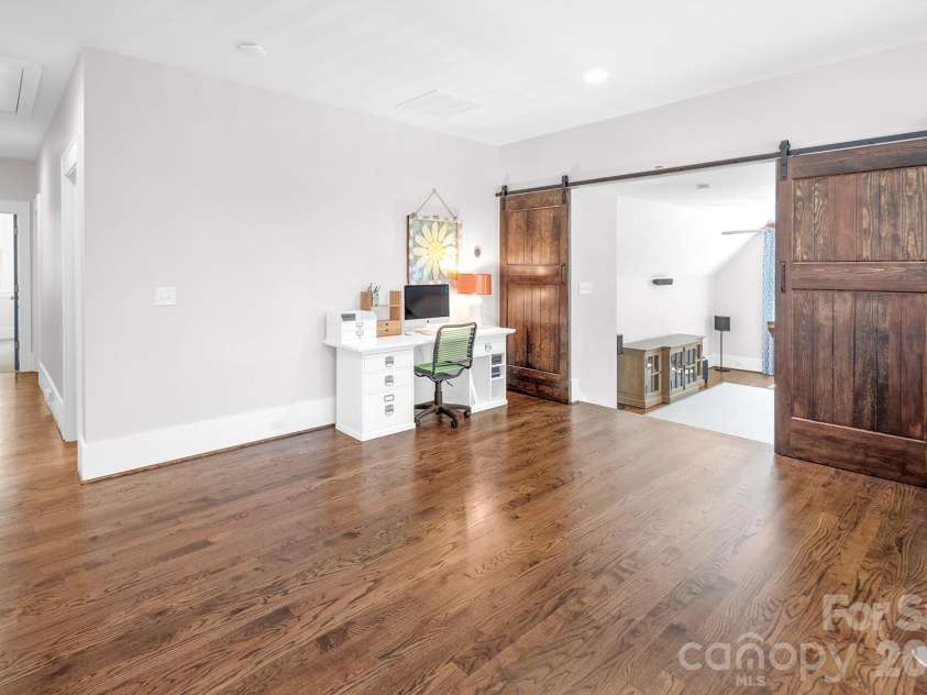 520 Hillside Avenue, Charlotte, NC 28209.  MLS# CAR4380698, YatesRealty ID 29927. 