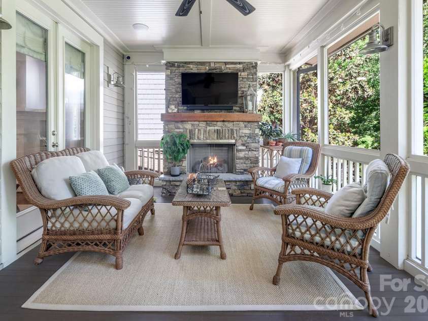 520 Hillside Avenue, Charlotte, NC 28209.  MLS# CAR4380698, YatesRealty ID 29927. 