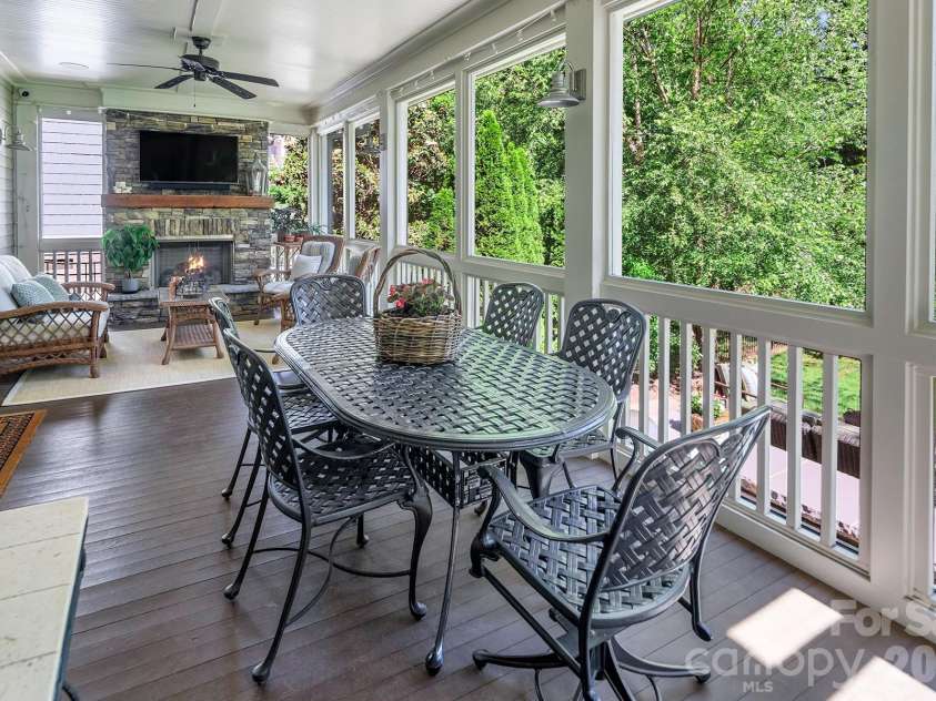 520 Hillside Avenue, Charlotte, NC 28209.  MLS# CAR4380698, YatesRealty ID 29927. 
