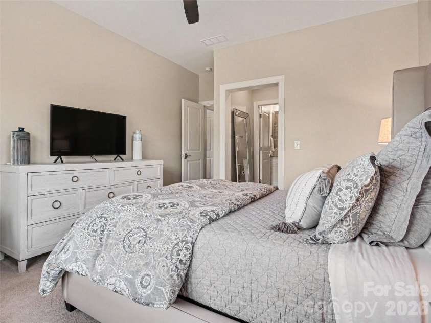 1020 Sharon Amity Road, Charlotte, NC 28211.  MLS# CAR4385518, YatesRealty ID 29929. Front Bedroom