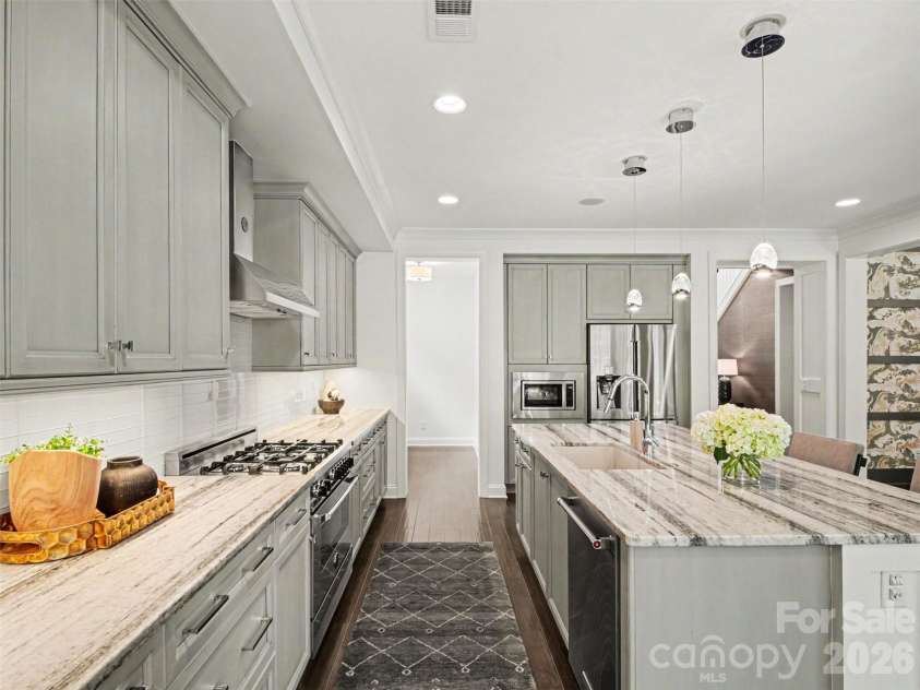 1020 Sharon Amity Road, Charlotte, NC 28211.  MLS# CAR4385518, YatesRealty ID 29929. Kitchen