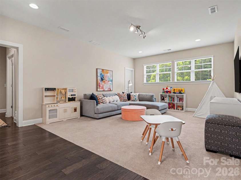 1020 Sharon Amity Road, Charlotte, NC 28211.  MLS# CAR4385518, YatesRealty ID 29929. Loft