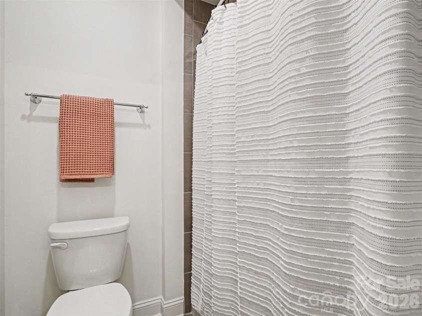 1020 Sharon Amity Road, Charlotte, NC 28211.  MLS# CAR4385518, YatesRealty ID 29929. Shared Bathroom