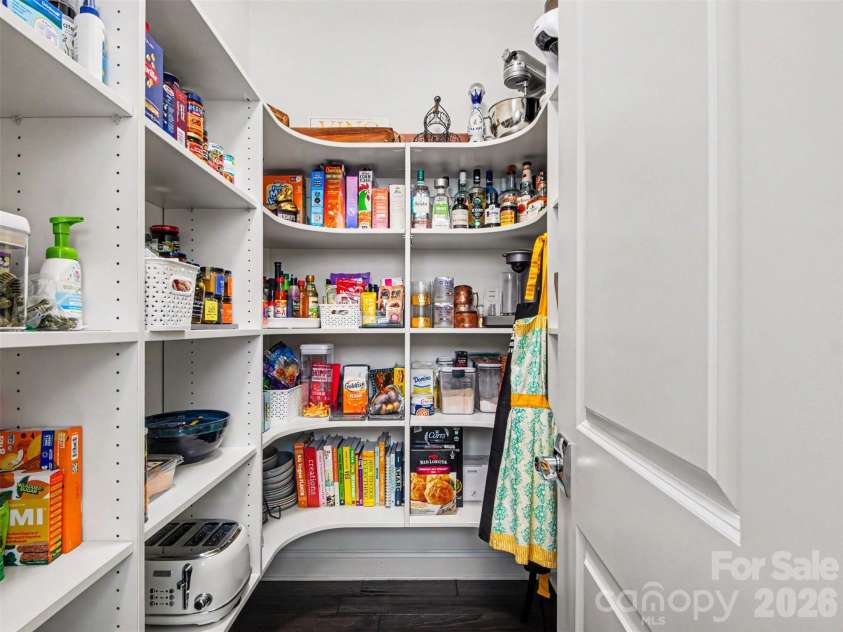 1020 Sharon Amity Road, Charlotte, NC 28211.  MLS# CAR4385518, YatesRealty ID 29929. Walk-in Pantry