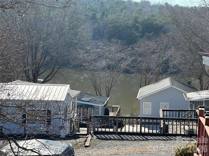 182 Marina Drive, New London, NC 28127.  MLS# CAR4353150, YatesRealty ID 2993. 