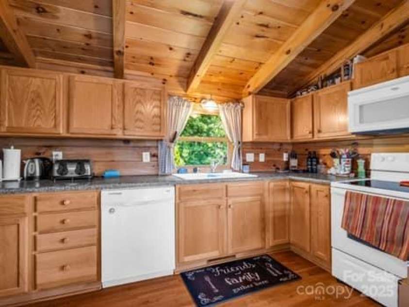 202 Panorama Drive, Nebo, NC 28761.  MLS# CAR4287111, YatesRealty ID 2993. 