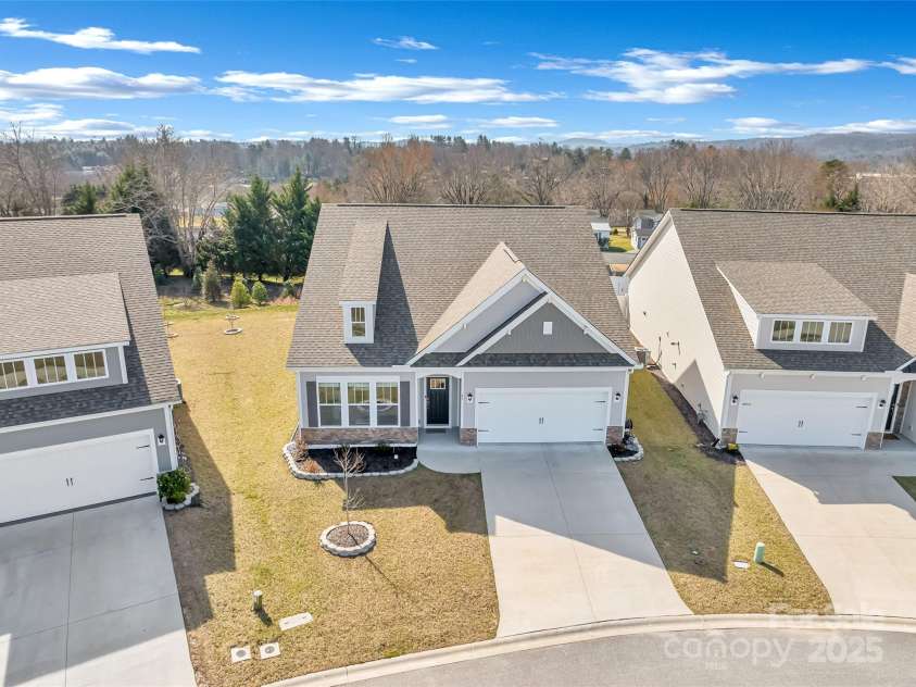 49 Fox Cove Road, Hendersonville, NC 28792.  MLS# CAR4226426, YatesRealty ID 2993. 