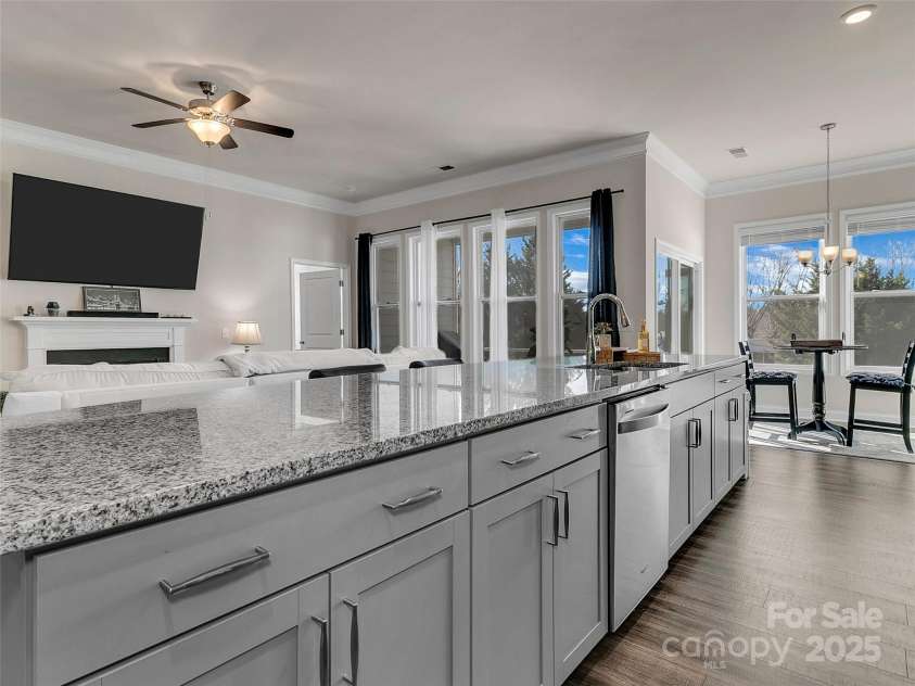 49 Fox Cove Road, Hendersonville, NC 28792.  MLS# CAR4226426, YatesRealty ID 2993. 