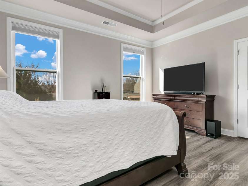 49 Fox Cove Road, Hendersonville, NC 28792.  MLS# CAR4226426, YatesRealty ID 2993. 