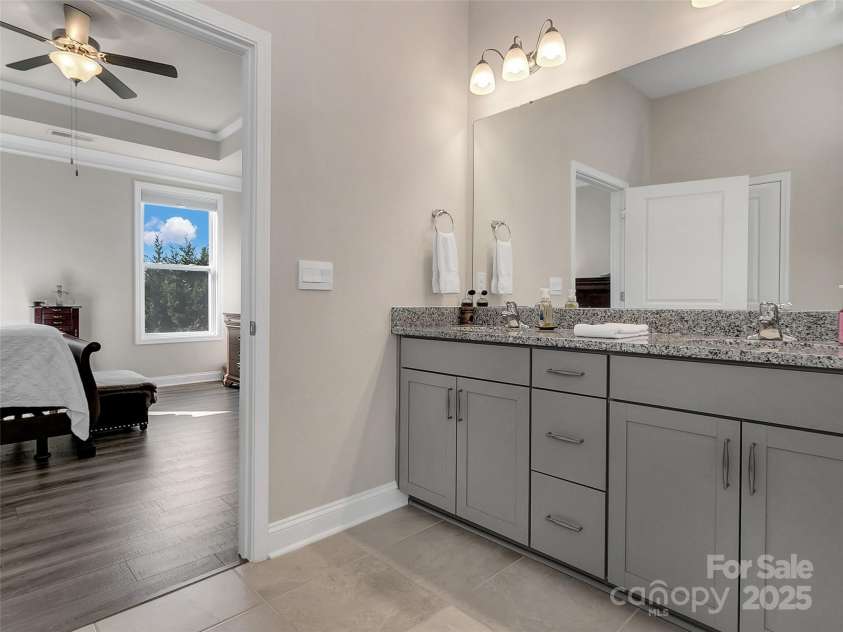 49 Fox Cove Road, Hendersonville, NC 28792.  MLS# CAR4226426, YatesRealty ID 2993. 