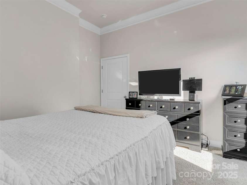 49 Fox Cove Road, Hendersonville, NC 28792.  MLS# CAR4226426, YatesRealty ID 2993. 