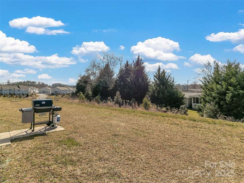 49 Fox Cove Road, Hendersonville, NC 28792.  MLS# CAR4226426, YatesRealty ID 2993. 