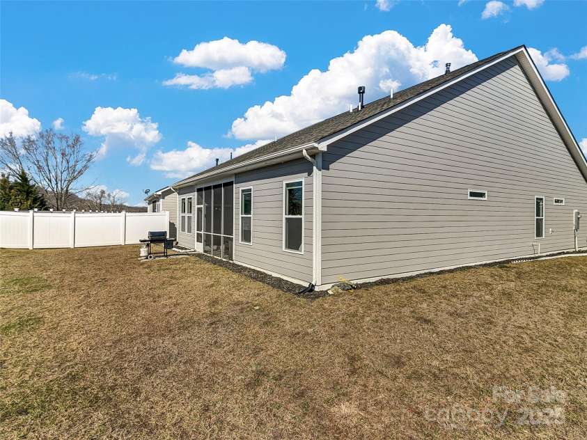 49 Fox Cove Road, Hendersonville, NC 28792.  MLS# CAR4226426, YatesRealty ID 2993. 