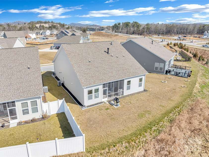 49 Fox Cove Road, Hendersonville, NC 28792.  MLS# CAR4226426, YatesRealty ID 2993. 