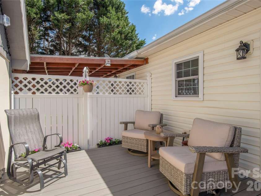 11 Pearl Street, Black Mountain, NC 28711.  MLS# CAR4384283, YatesRealty ID 29930. 