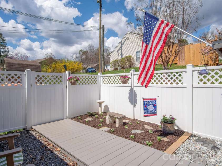 11 Pearl Street, Black Mountain, NC 28711.  MLS# CAR4384283, YatesRealty ID 29930. 