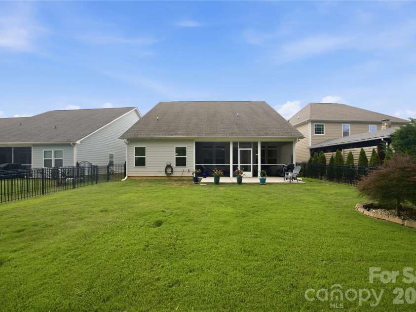 117 Canada Drive, Statesville, NC 28677.  MLS# CAR4375519, YatesRealty ID 29931. 