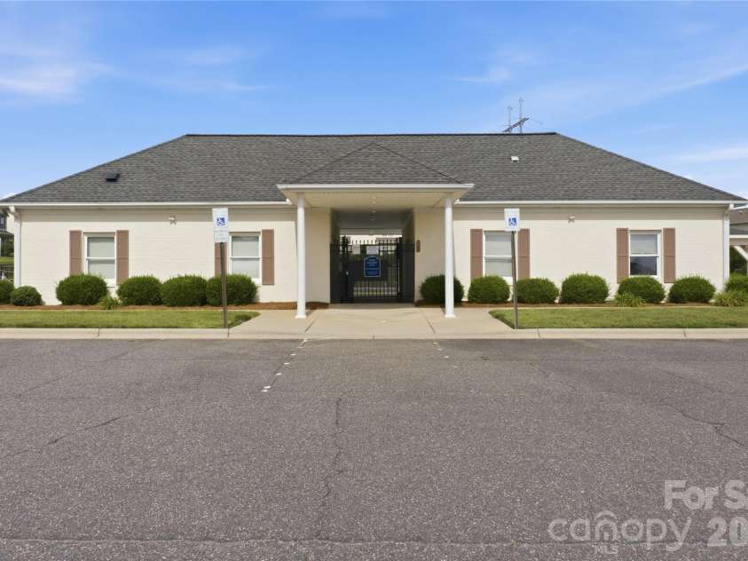 117 Canada Drive, Statesville, NC 28677.  MLS# CAR4375519, YatesRealty ID 29931. 
