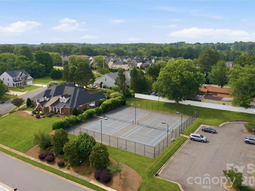 117 Canada Drive, Statesville, NC 28677.  MLS# CAR4375519, YatesRealty ID 29931. 