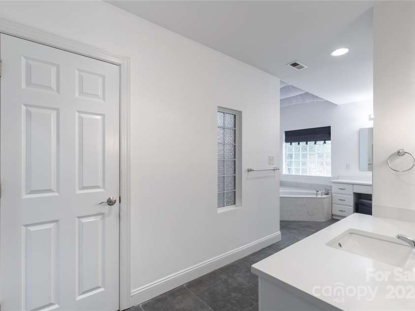 5418 Commodore Place, Clover, SC 29710.  MLS# CAR4256873, YatesRealty ID 29931. Primary bath