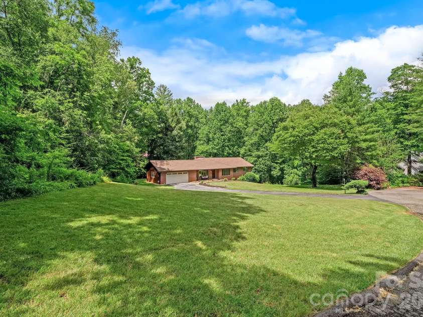 11 Grenadier Court, Candler, NC 28715.  MLS# CAR4388506, YatesRealty ID 29932. 