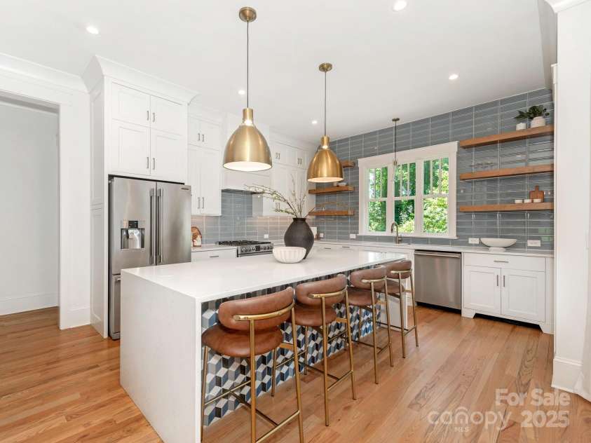 3009 Commonwealth Avenue, Charlotte, NC 28205.  MLS# CAR4277083, YatesRealty ID 29932. Kitchen