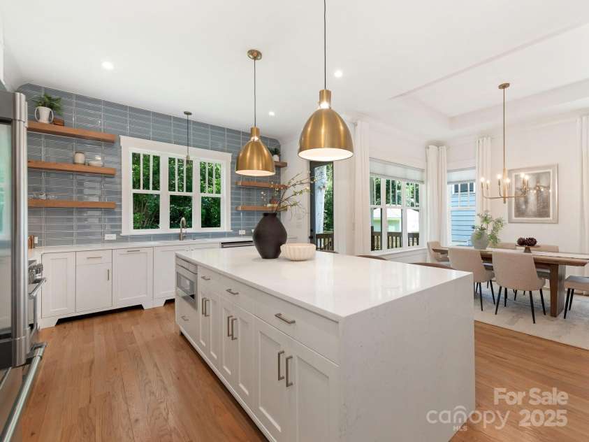 3009 Commonwealth Avenue, Charlotte, NC 28205.  MLS# CAR4277083, YatesRealty ID 29932. Kitchen