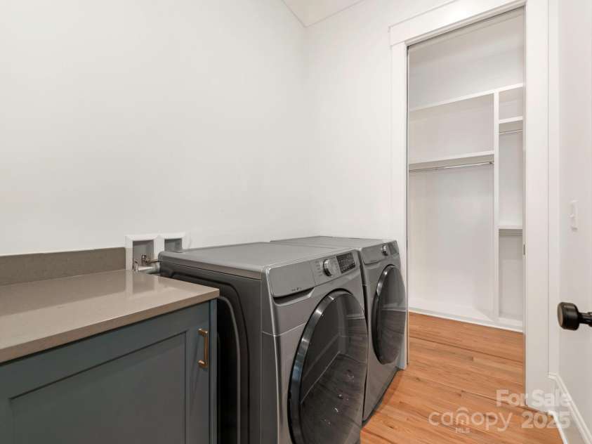 3009 Commonwealth Avenue, Charlotte, NC 28205.  MLS# CAR4277083, YatesRealty ID 29932. Laundry Room