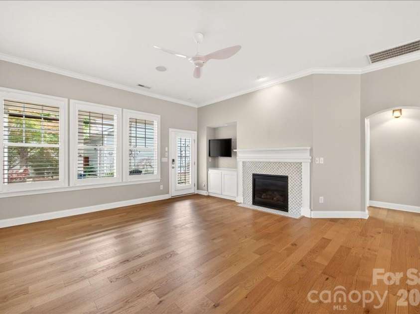 12422 Brenthaven Drive, Davidson, NC 28036.  MLS# CAR4387323, YatesRealty ID 29933. 