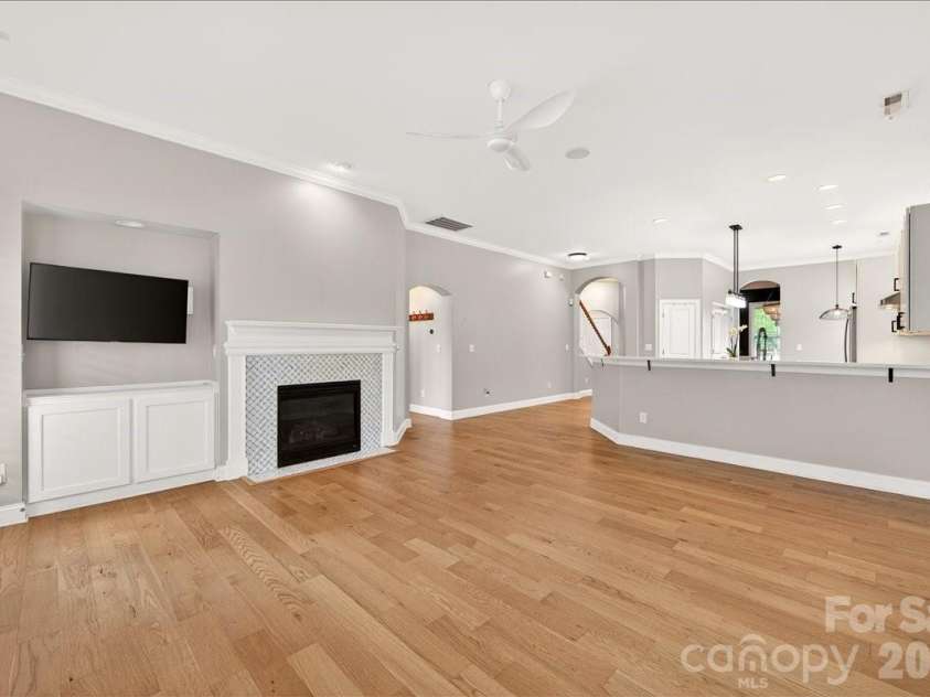 12422 Brenthaven Drive, Davidson, NC 28036.  MLS# CAR4387323, YatesRealty ID 29933. 