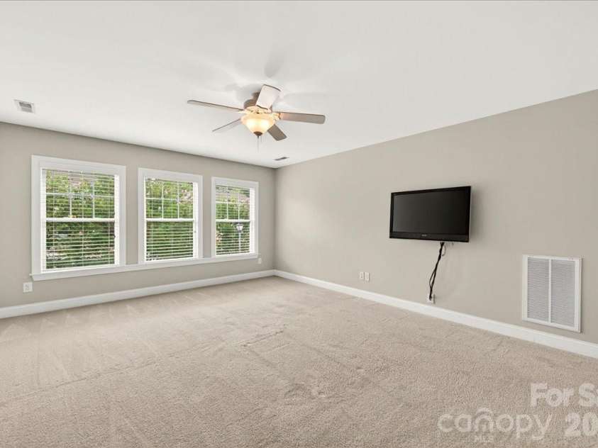 12422 Brenthaven Drive, Davidson, NC 28036.  MLS# CAR4387323, YatesRealty ID 29933. 