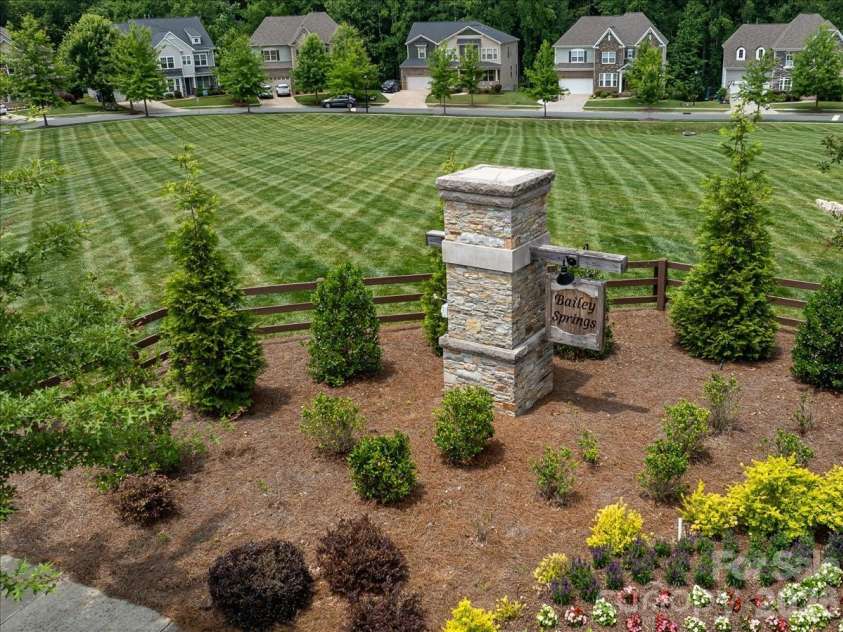 12422 Brenthaven Drive, Davidson, NC 28036.  MLS# CAR4387323, YatesRealty ID 29933. 