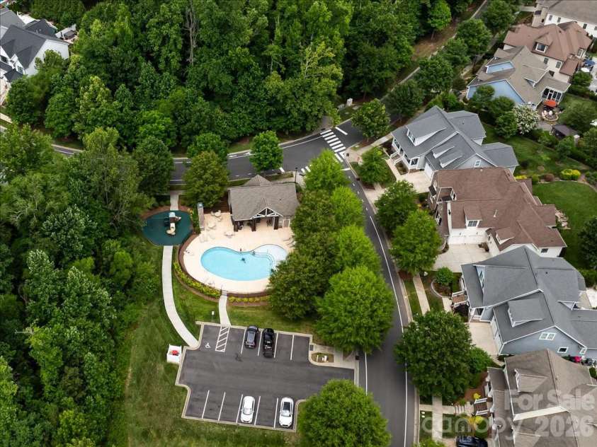 12422 Brenthaven Drive, Davidson, NC 28036.  MLS# CAR4387323, YatesRealty ID 29933. Amenities include a clubhouse/pool and walking trails.