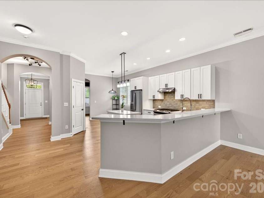 12422 Brenthaven Drive, Davidson, NC 28036.  MLS# CAR4387323, YatesRealty ID 29933. Open concept living with large remodeled kitchen.