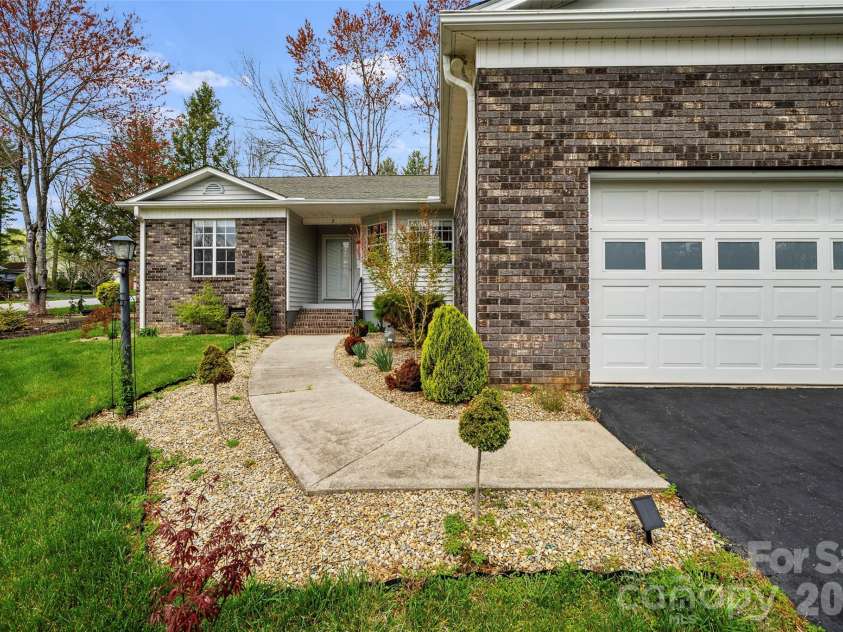2 Manakiki Court, Etowah, NC 28729.  MLS# CAR4389723, YatesRealty ID 29934. 