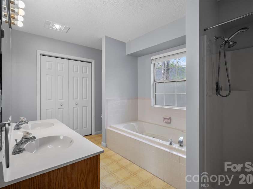 2 Manakiki Court, Etowah, NC 28729.  MLS# CAR4389723, YatesRealty ID 29934. 
