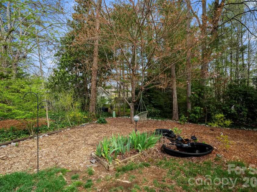 2 Manakiki Court, Etowah, NC 28729.  MLS# CAR4389723, YatesRealty ID 29934. 