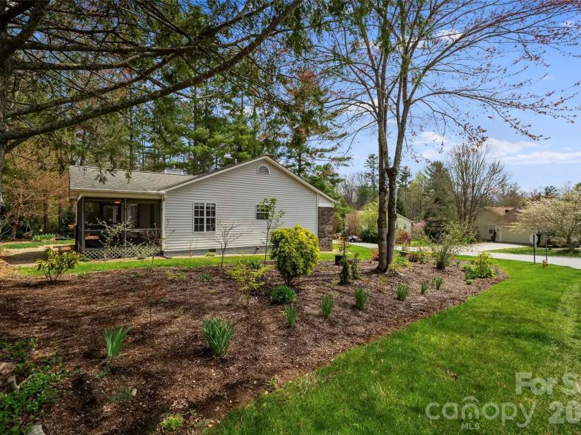 2 Manakiki Court, Etowah, NC 28729.  MLS# CAR4389723, YatesRealty ID 29934. 
