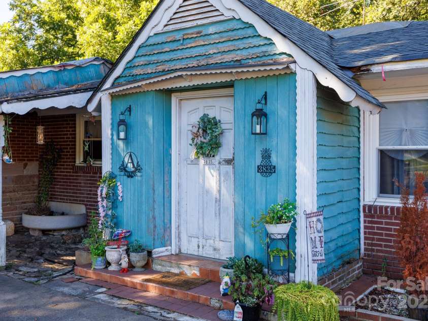 3835 Lesslie Highway, Rock Hill, SC 29730.  MLS# CAR4286931, YatesRealty ID 29934. 