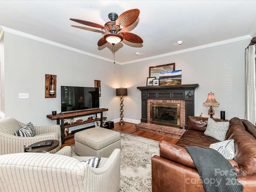 3401 Cresta Court, Charlotte, NC 28269.  MLS# CAR4274525, YatesRealty ID 29936. 