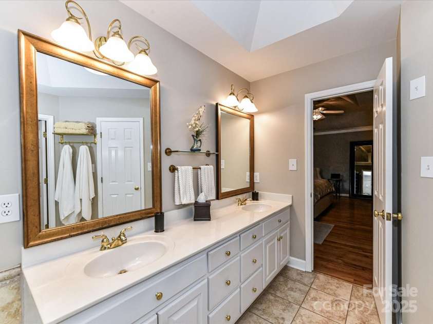 3401 Cresta Court, Charlotte, NC 28269.  MLS# CAR4274525, YatesRealty ID 29936. 