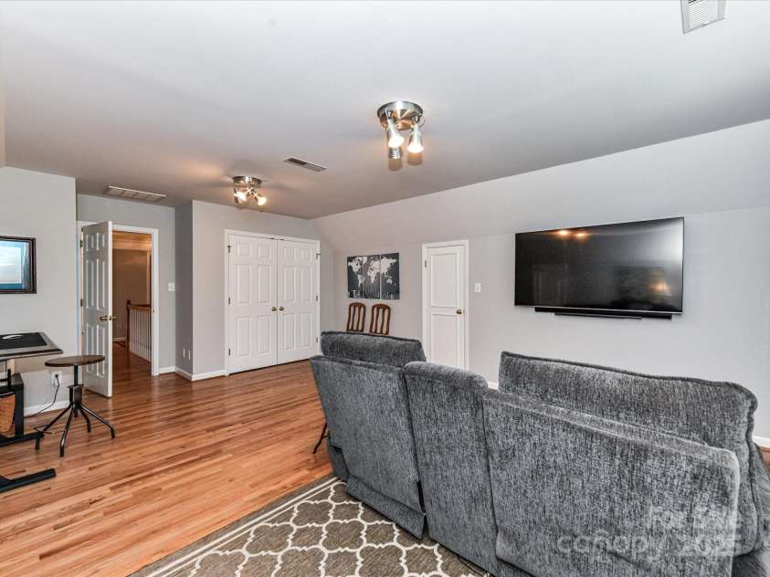 3401 Cresta Court, Charlotte, NC 28269.  MLS# CAR4274525, YatesRealty ID 29936. 