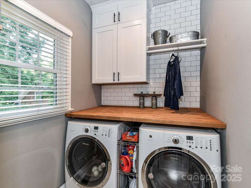 3401 Cresta Court, Charlotte, NC 28269.  MLS# CAR4274525, YatesRealty ID 29936. 