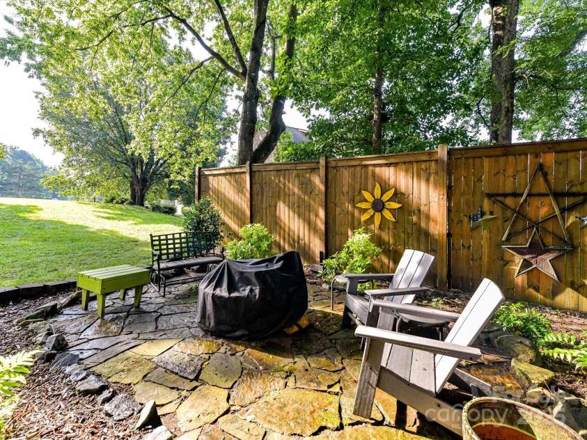 3401 Cresta Court, Charlotte, NC 28269.  MLS# CAR4274525, YatesRealty ID 29936. 