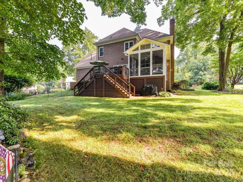 3401 Cresta Court, Charlotte, NC 28269.  MLS# CAR4274525, YatesRealty ID 29936. 