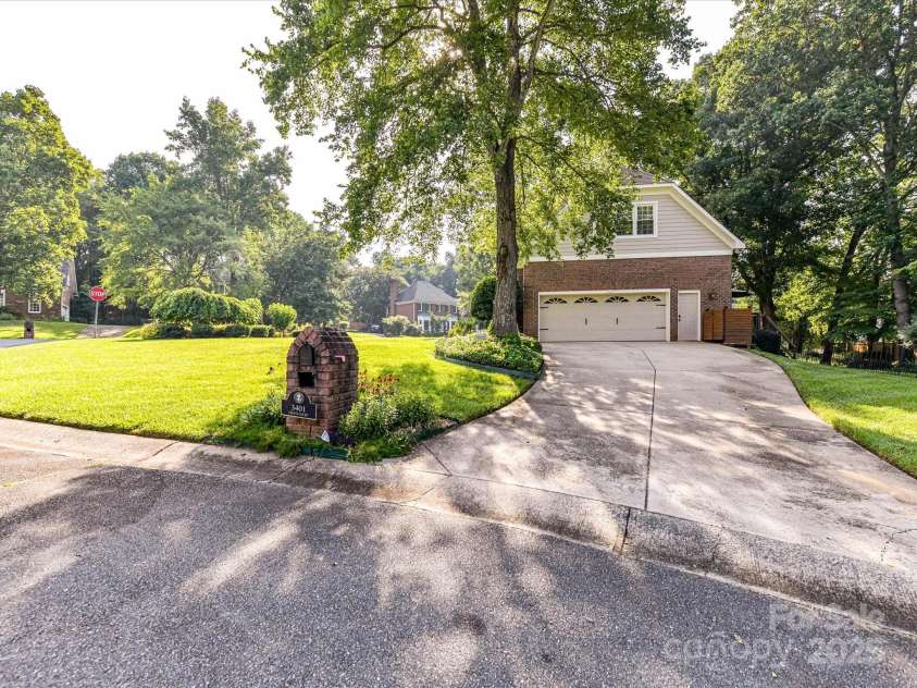 3401 Cresta Court, Charlotte, NC 28269.  MLS# CAR4274525, YatesRealty ID 29936. 