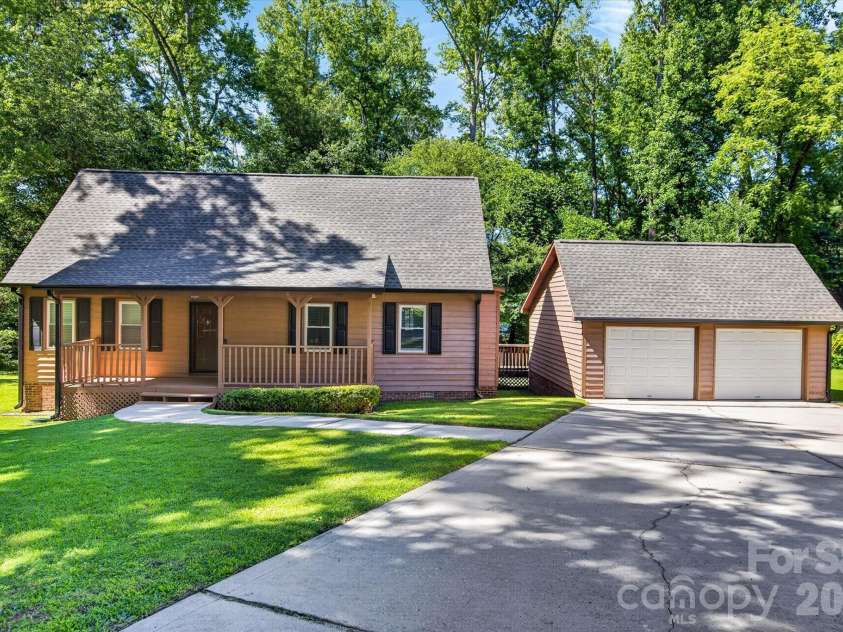 4881 Hickory Nut Court, Rock Hill, SC 29730.  MLS# CAR4389865, YatesRealty ID 29936. 