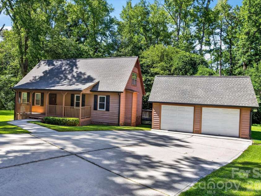 4881 Hickory Nut Court, Rock Hill, SC 29730.  MLS# CAR4389865, YatesRealty ID 29936. 