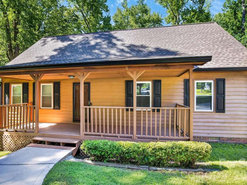 4881 Hickory Nut Court, Rock Hill, SC 29730.  MLS# CAR4389865, YatesRealty ID 29936. 